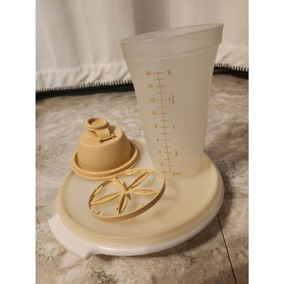 Tupperware shaker container, vintage - Picture 2 of 6